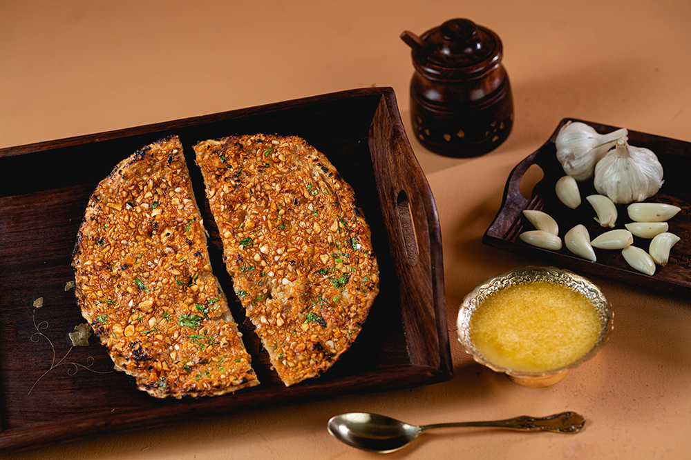 GARLIC LACCHA PARATHA